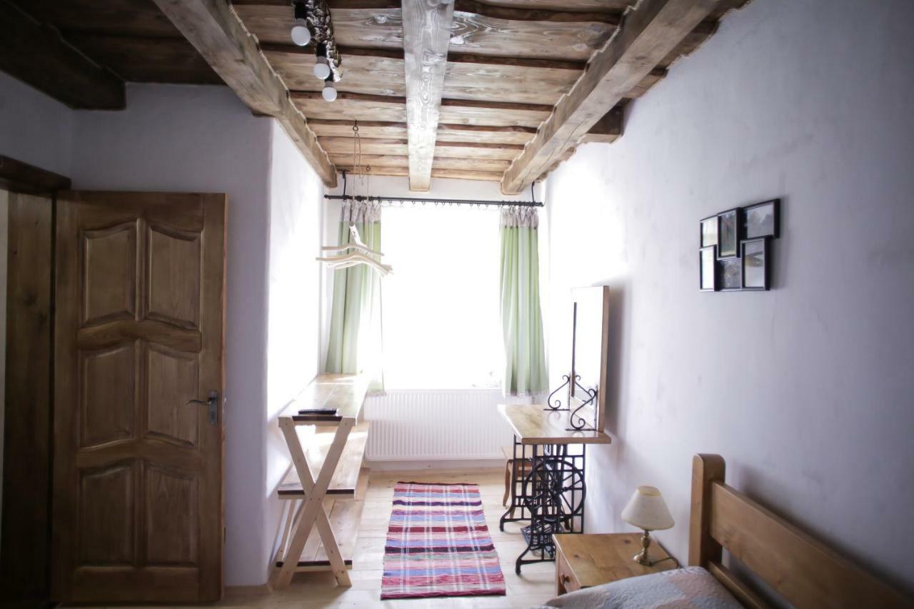 Villa Еко Дім З Соломи à Solochyn Extérieur photo