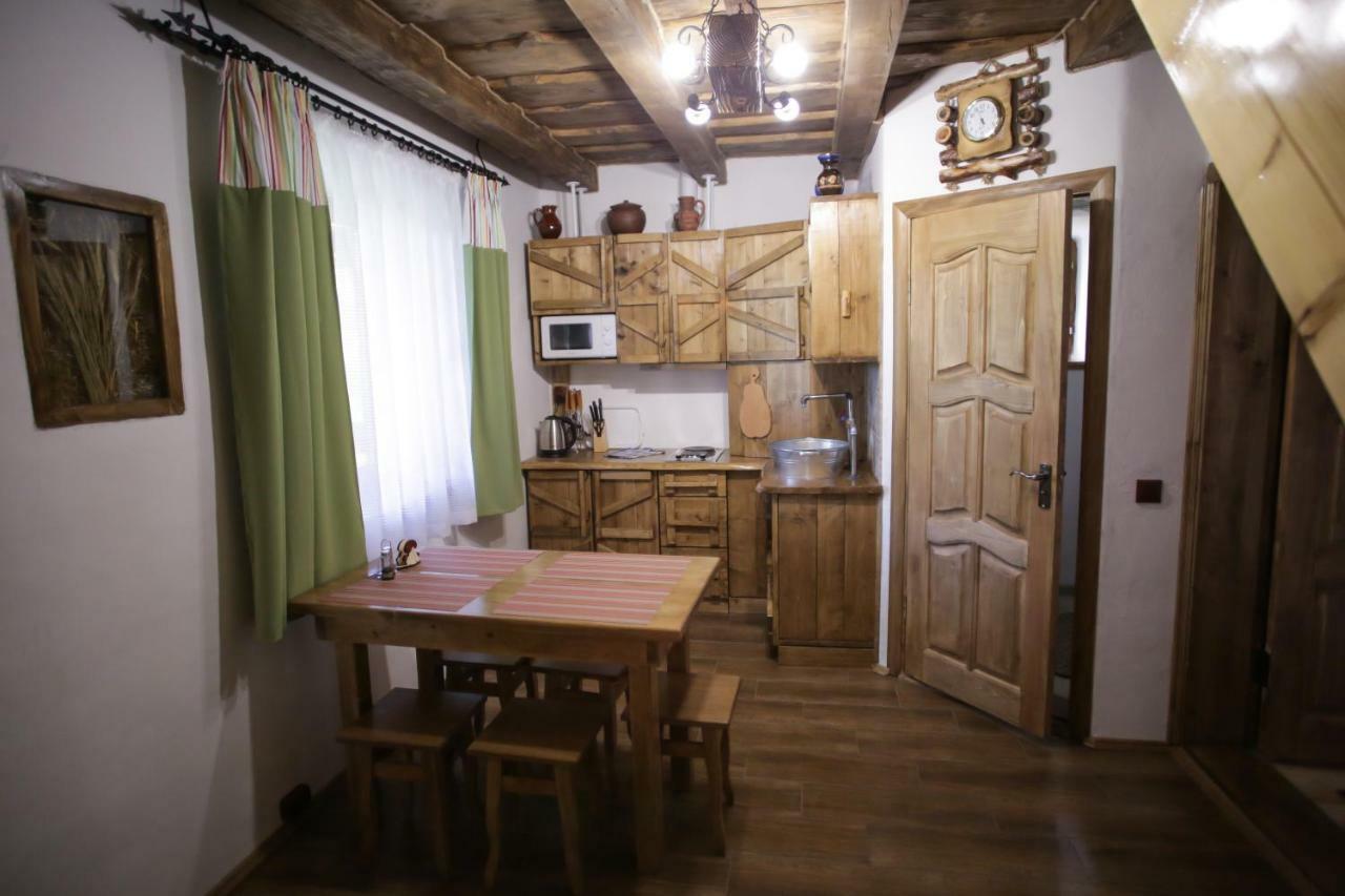 Villa Еко Дім З Соломи à Solochyn Extérieur photo